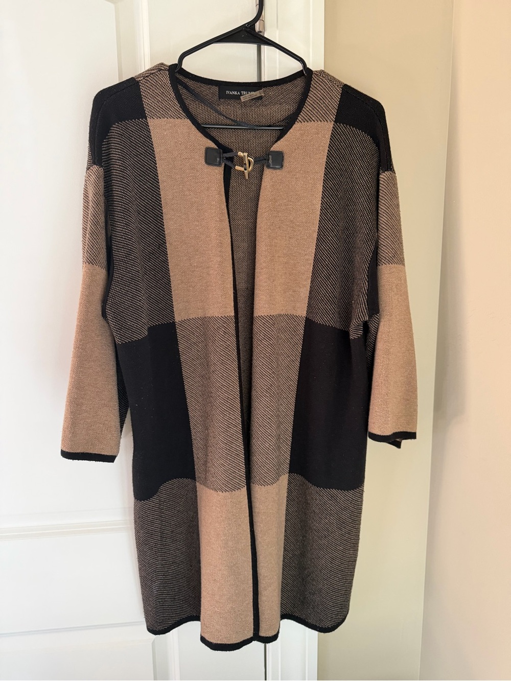Ivanka Trump Black and Tan Colorblock Open-Front Cardigan